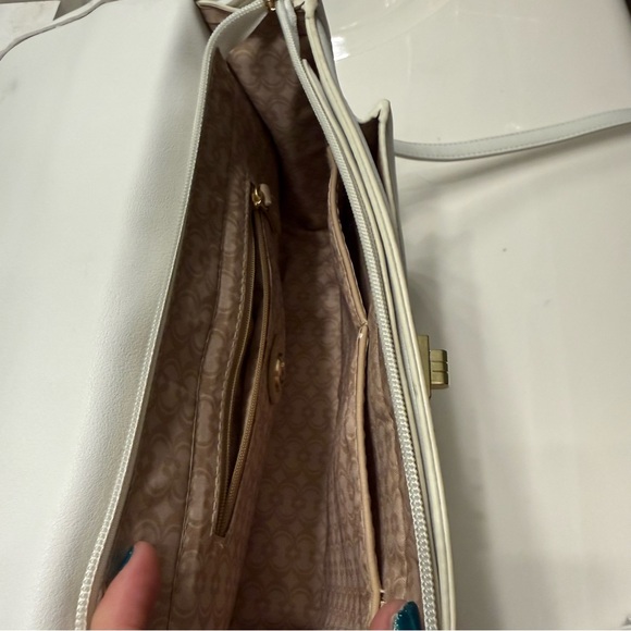 Charming Charlies: White Handbag with Charms - Picture 5 of 11